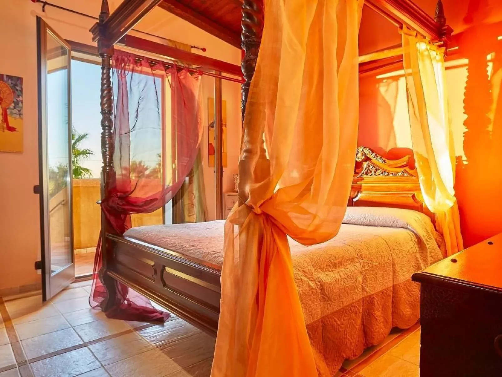 In Castelvetrano mit Gepflegtem Garten-Inside