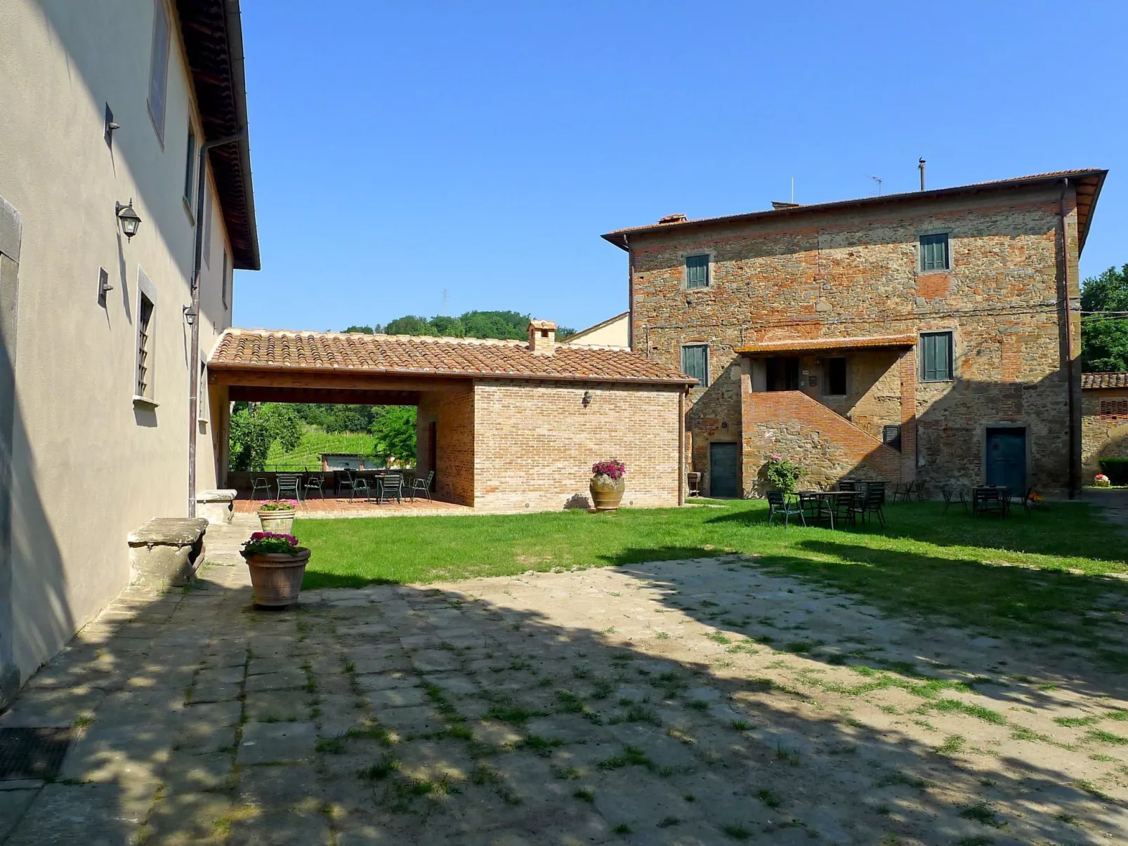 Schönes Apartment mit 2 Schlafzimmern und 2 Bädern-Outside