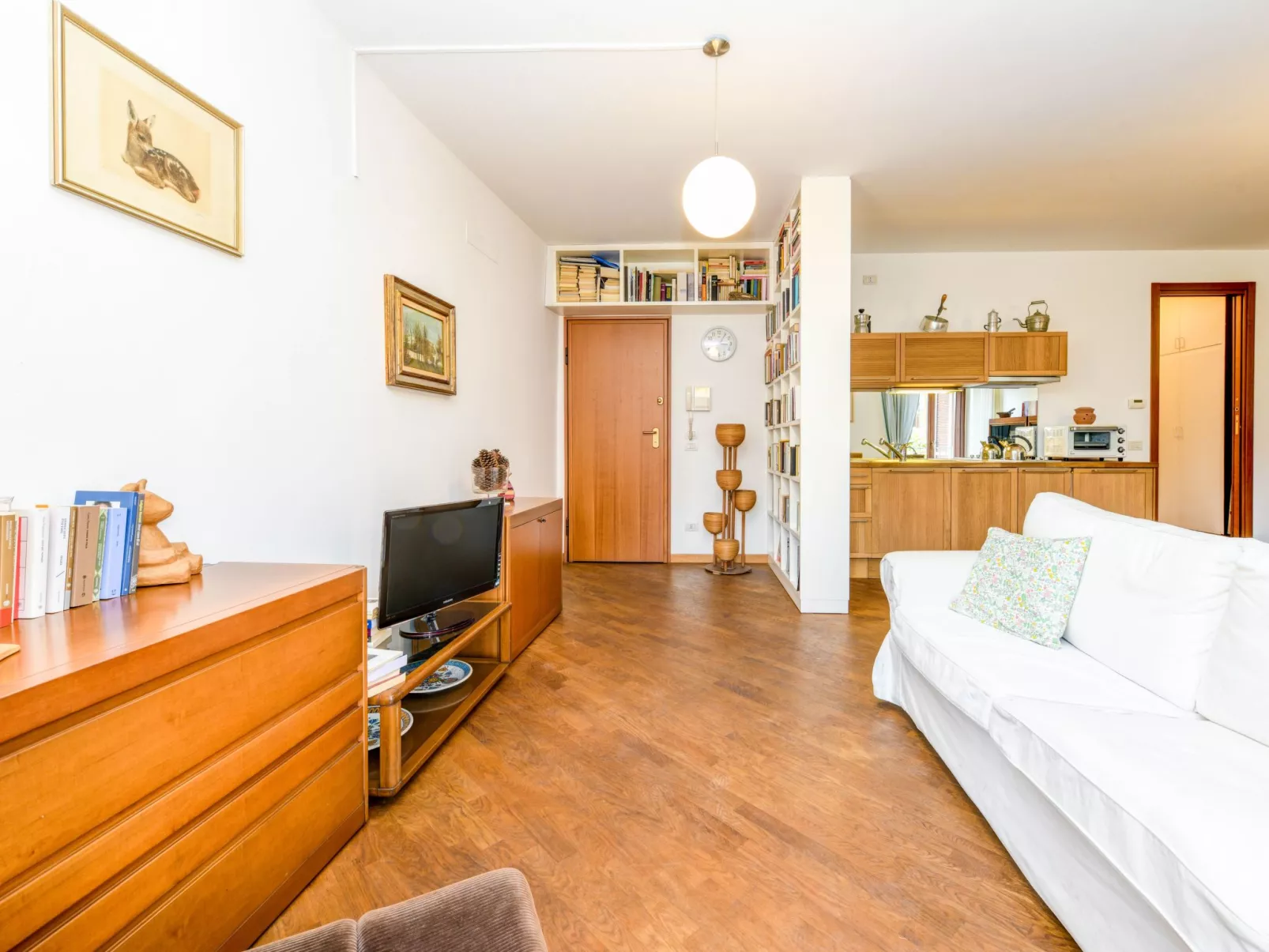 'Silvia2' mit privatem Balkon-Drinnen