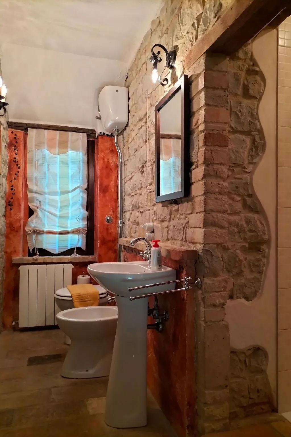 Große Wohnung mit Blick von den Bergen bis zum Meer-Inside