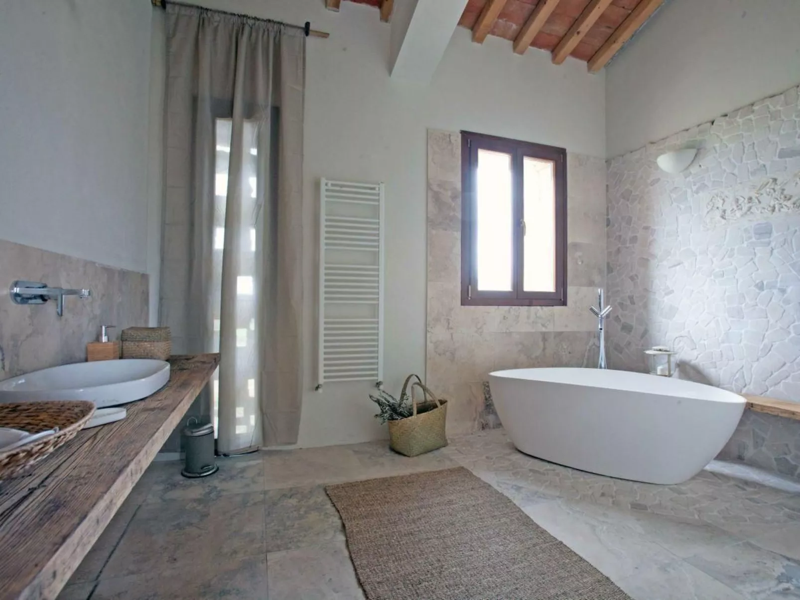 "Villa VII tempo" mit gemeinschaftlichem Pool-Image-tags.info