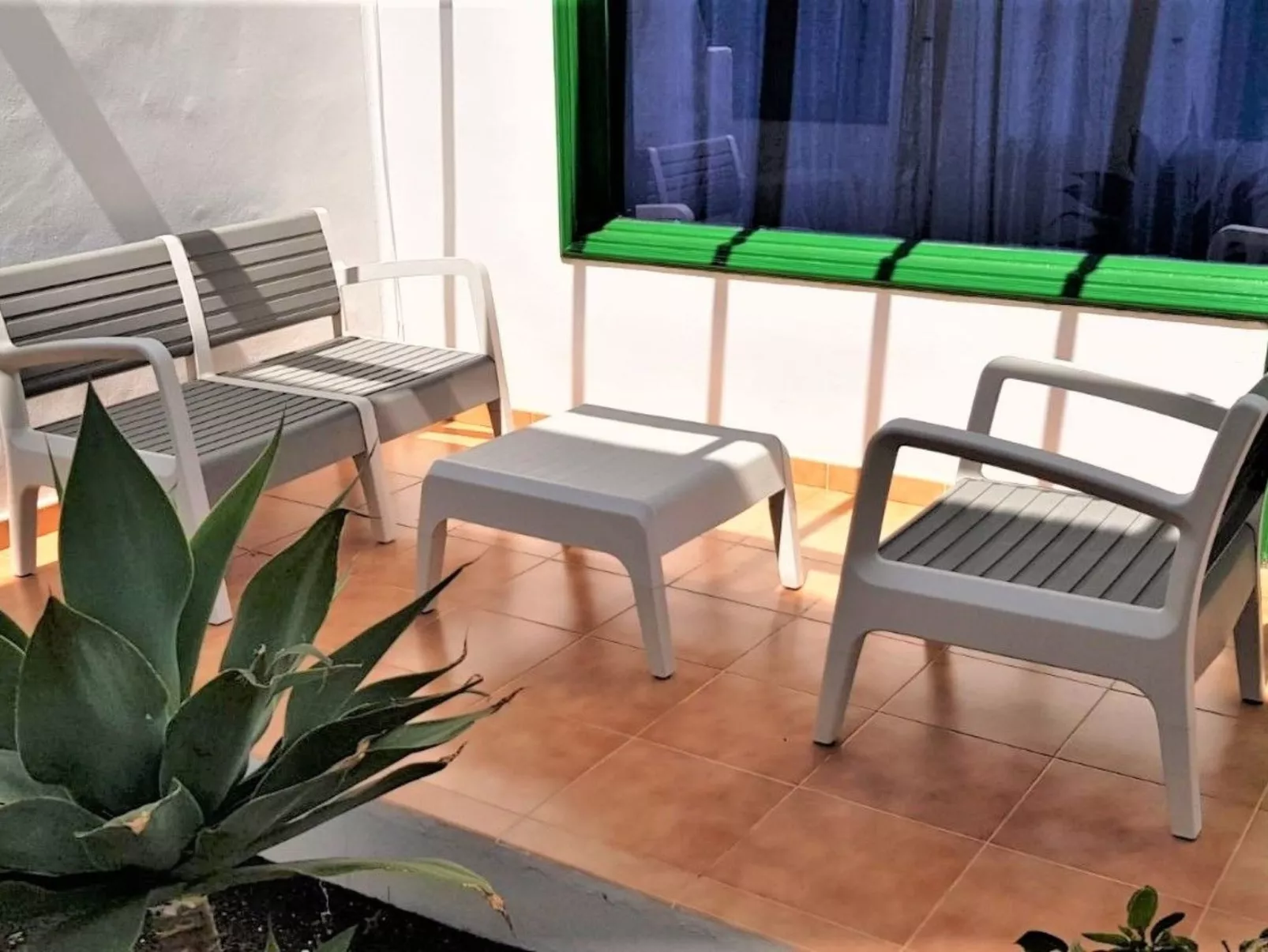 Wohnung mit Terrasse für 2 Erwachsene und 1 Kind-Image-tags.info