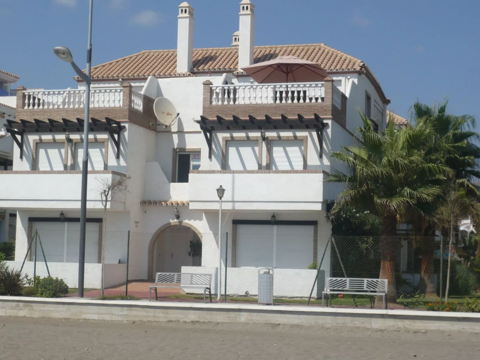 Mit Blick auf das Wasser-Draußen