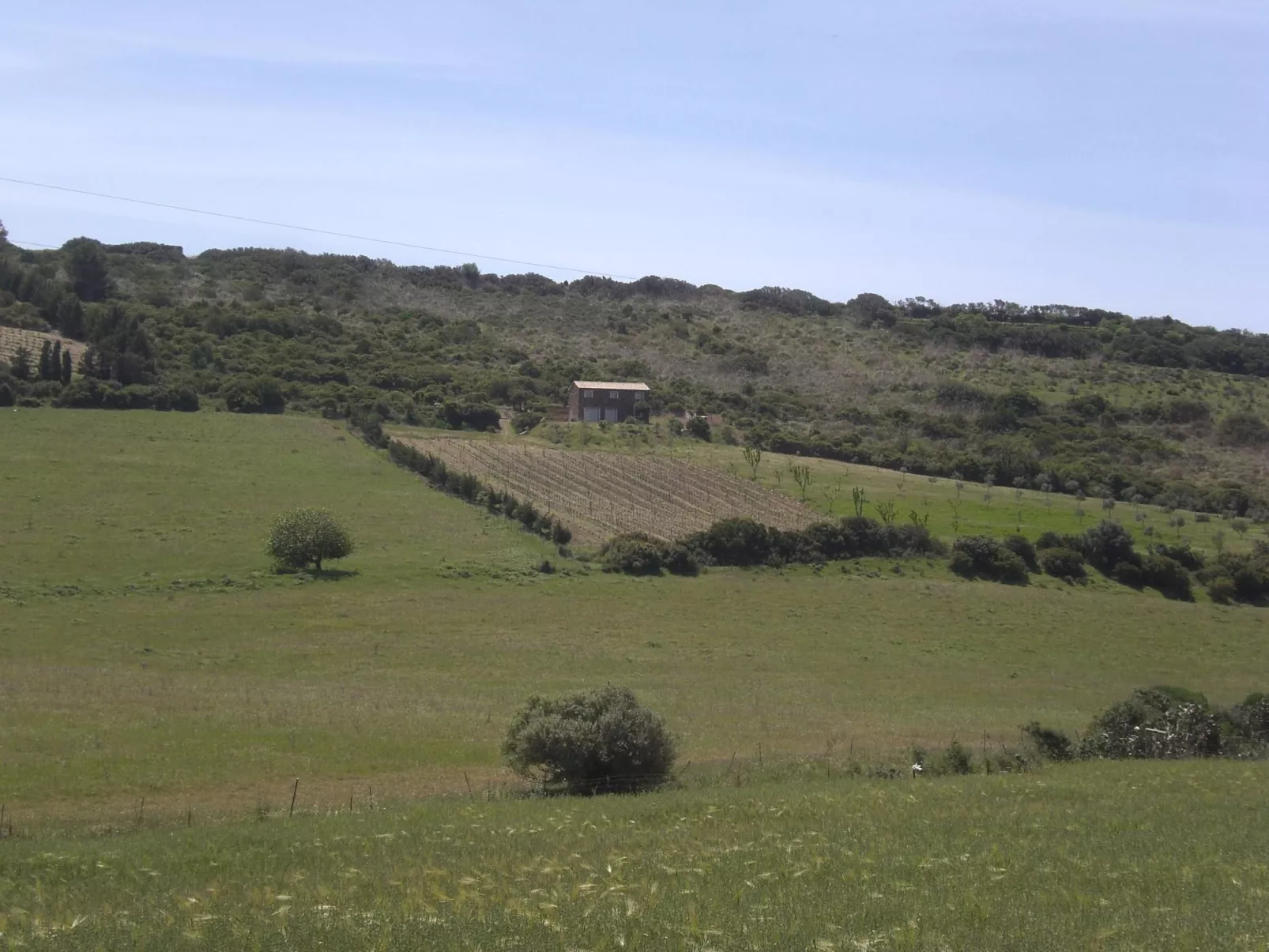 Unterkunft in einer Höhle mit Privatparkplatz-Outside