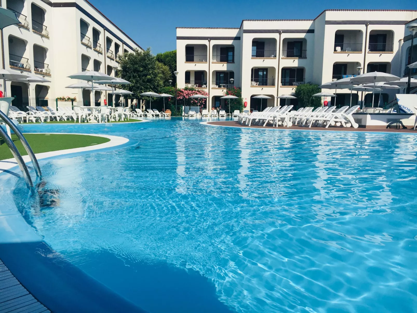 Wunderschöne Wohnung in Lido Di Spina mit Möbliertem Balkon-Outside
