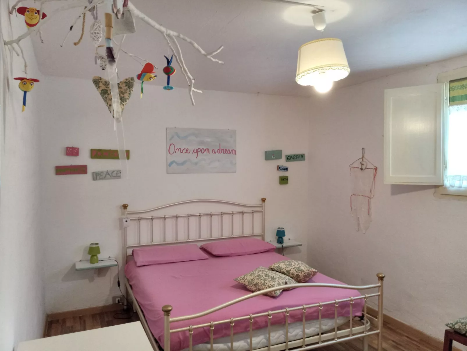 Rustikale Villa mit Steinpool-Inside