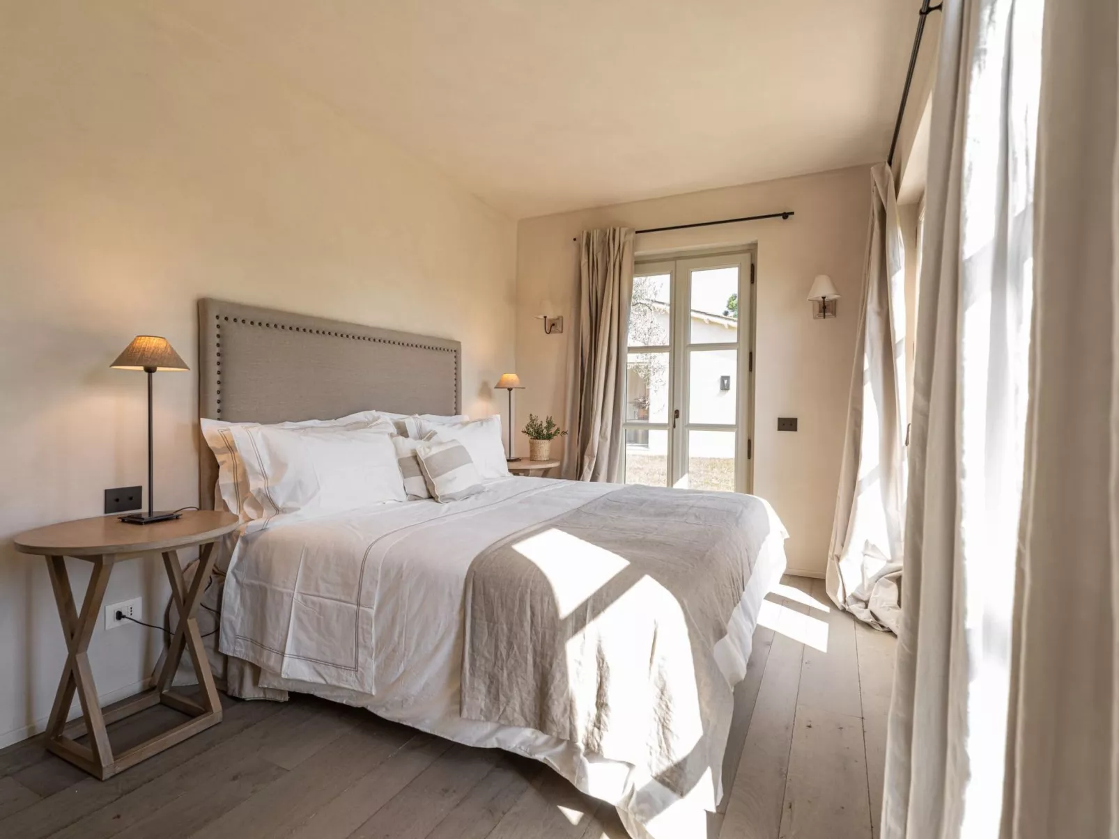 Capalbio Pool-Inside