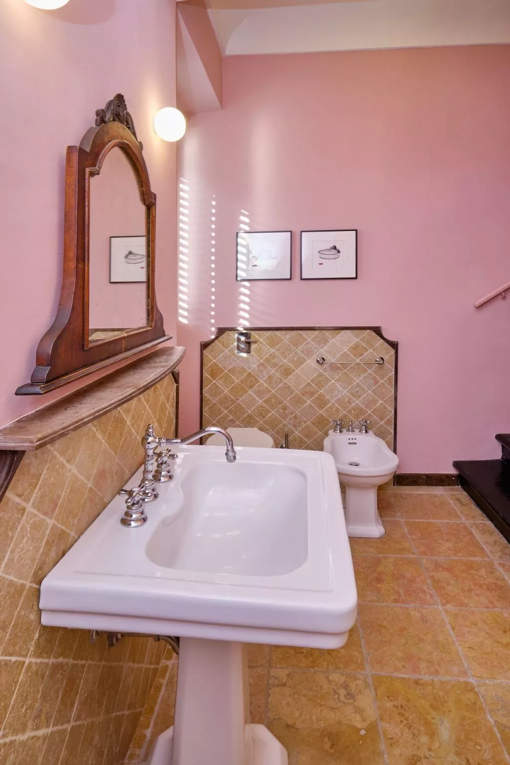 'Sette Cappelli-Inside