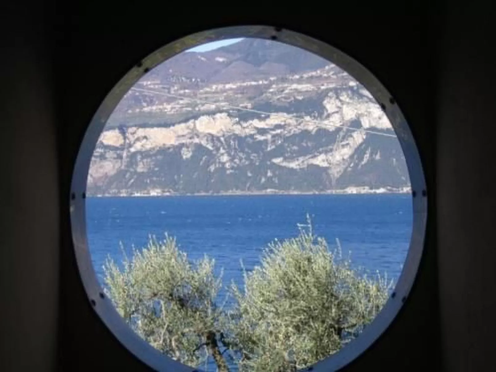 Wohnung 8 mit Seeblick, Garage, Schwimmbad,-Dehors