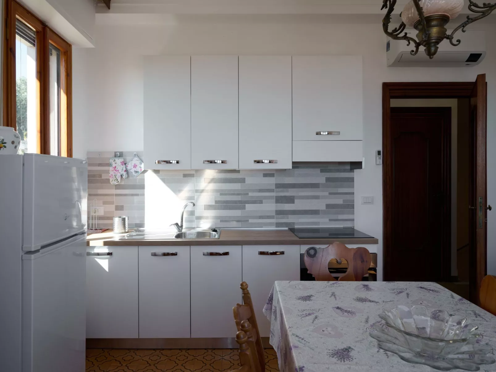 Villa Camilla Wohnung Terrasse-Drinnen