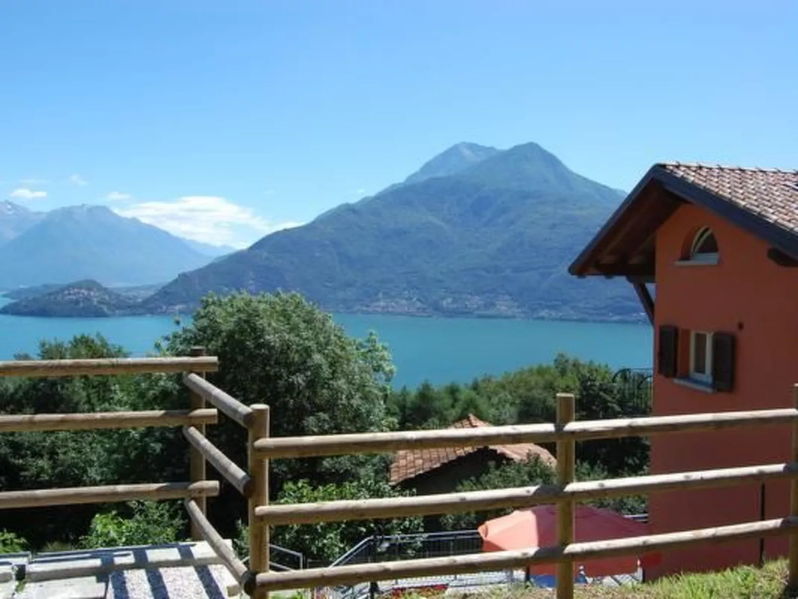 Rustikales Haus in ruhiger Lage mit  Seesicht-Draußen