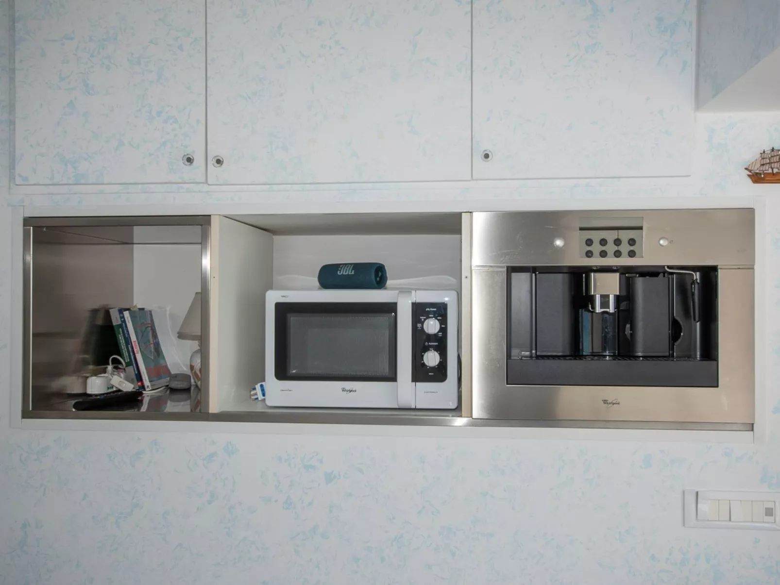 Alba Jachthafen-Dedans