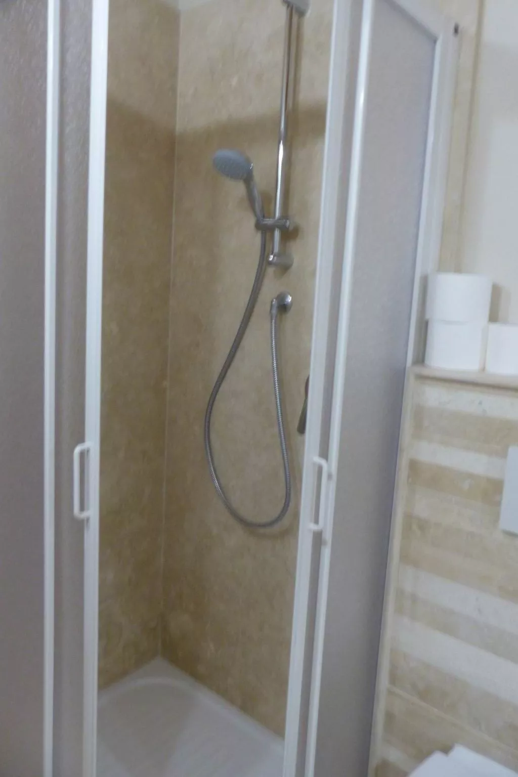 'Case cioni' mit Schwimmbad-Drinnen