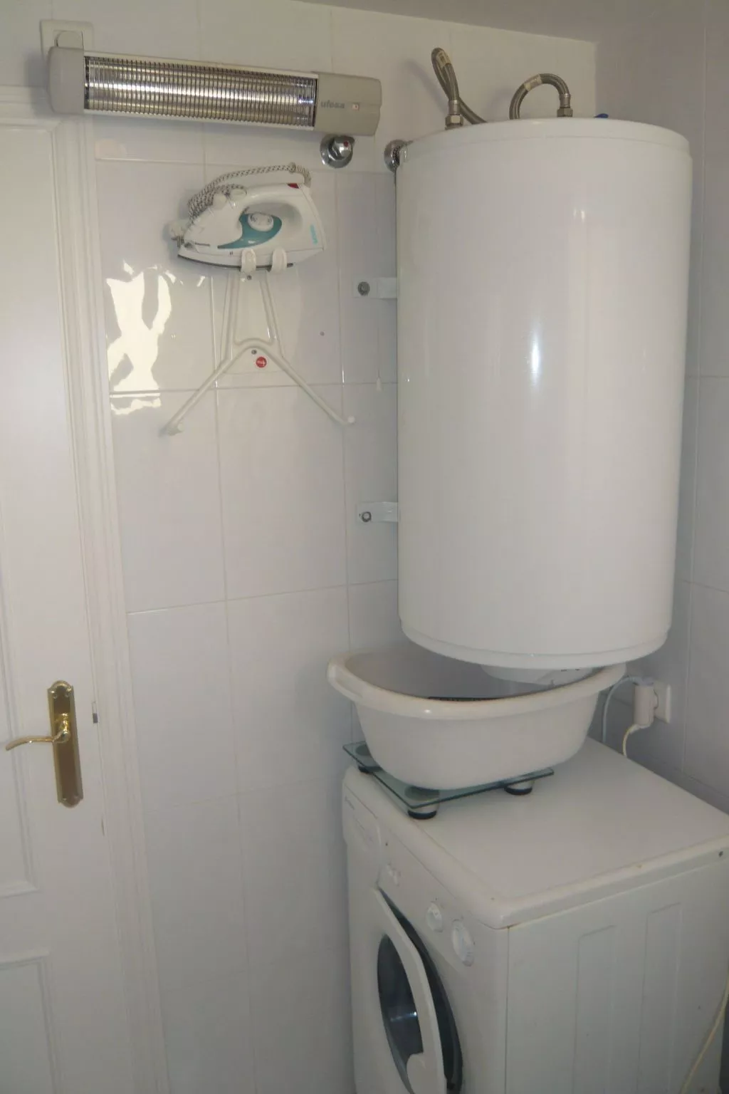 Mit Blick auf das Wasser-Dedans