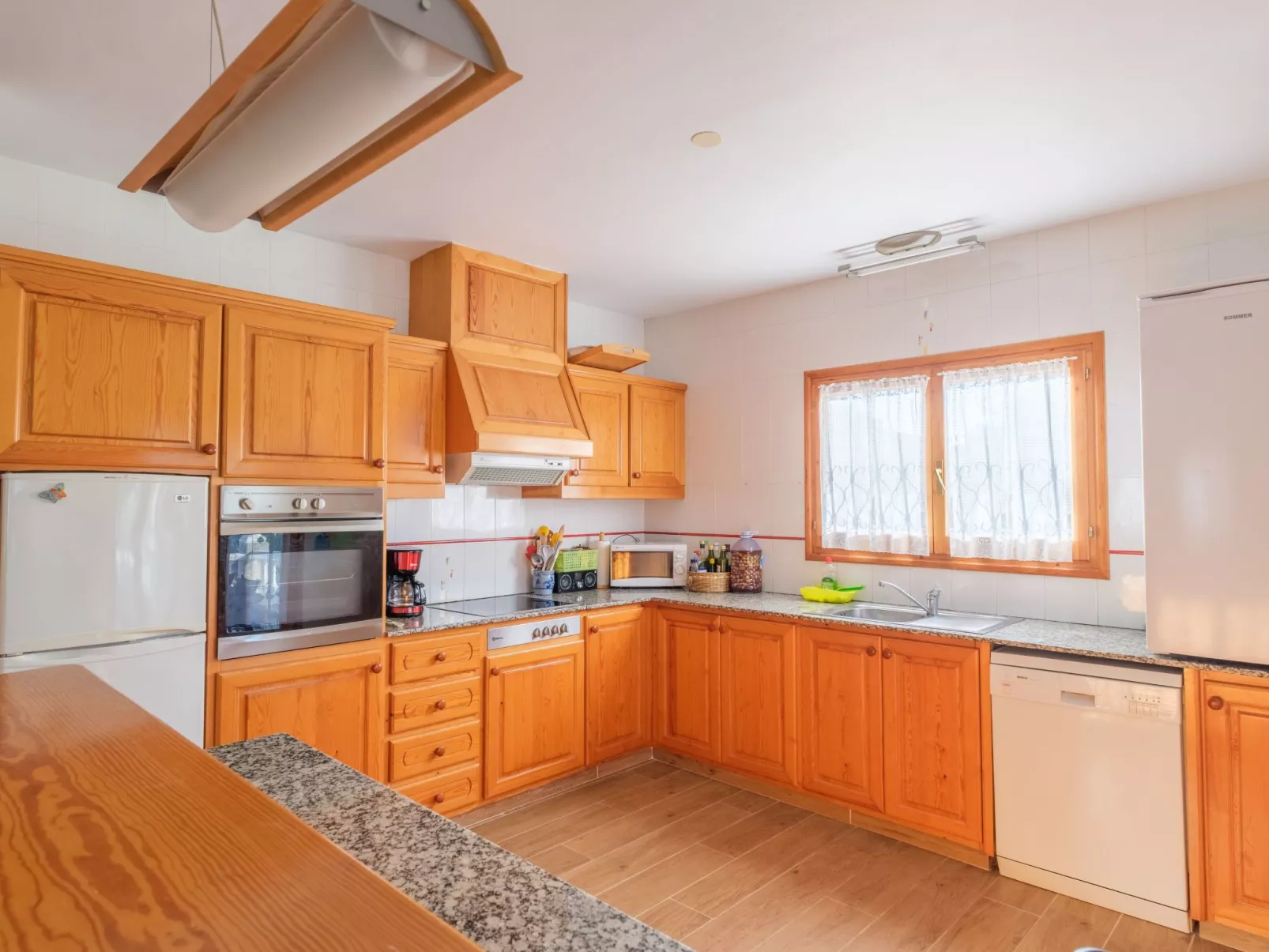 Imposante Ferienvilla mit großem Pool-Inside