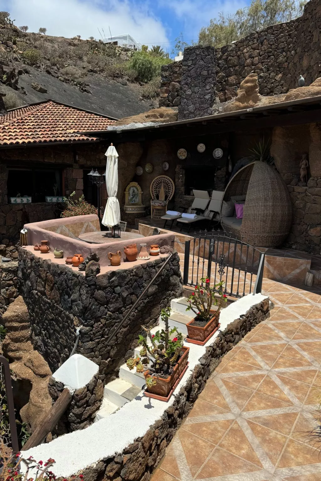 Schlafen in einer vulkanischen Höhle-Image-tags.info