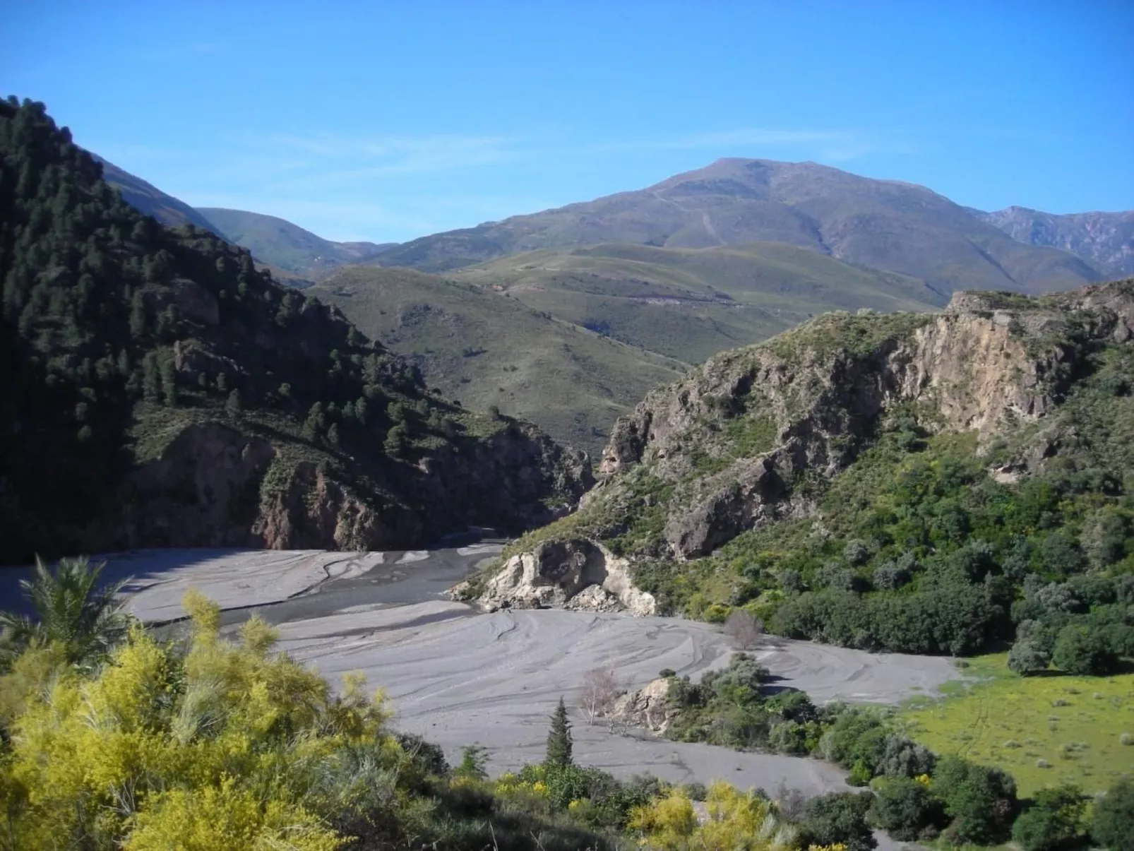Gemütliches Ferienhaus in Tíjola mit Grill, Garten und Terrasse-Dehors