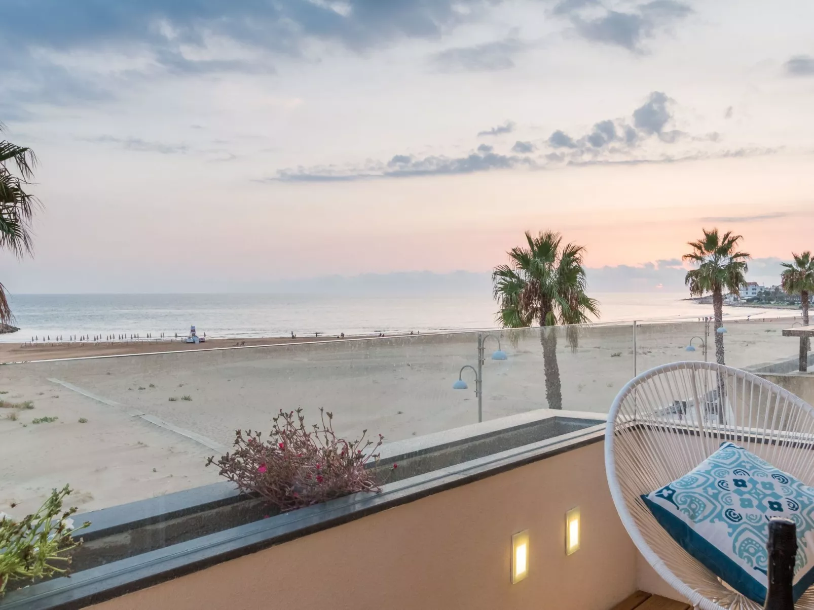 Charmante Wohnung in Donnalucata mit Möblierter Terrasse-Outside