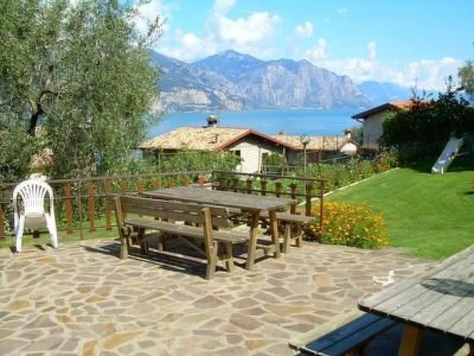 Wohnung nr. 2 im Casa Mary mit Balkon und Seeblick-Outside