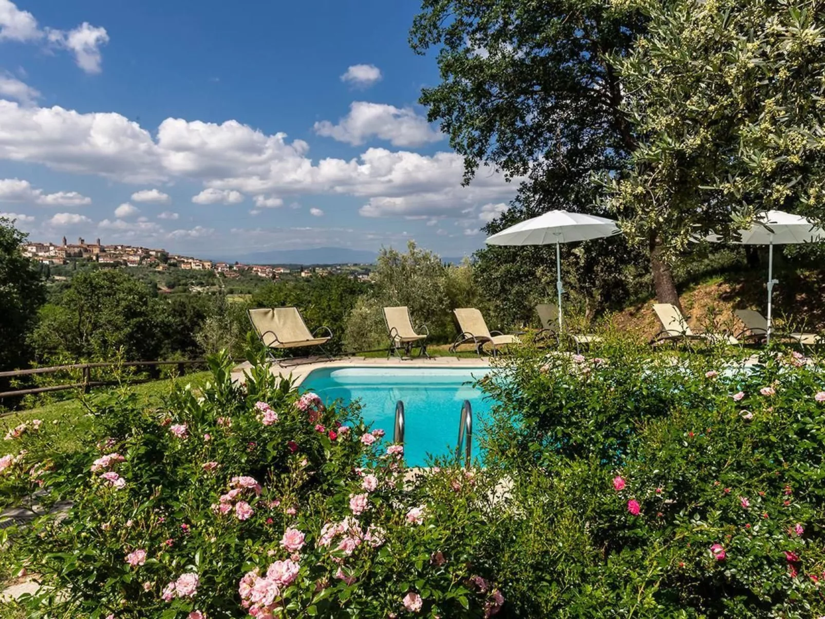 Wunderschöne Ferienwohnung in Monte San Savino mit gemeinschaftlichem Pool, Gar-Outside
