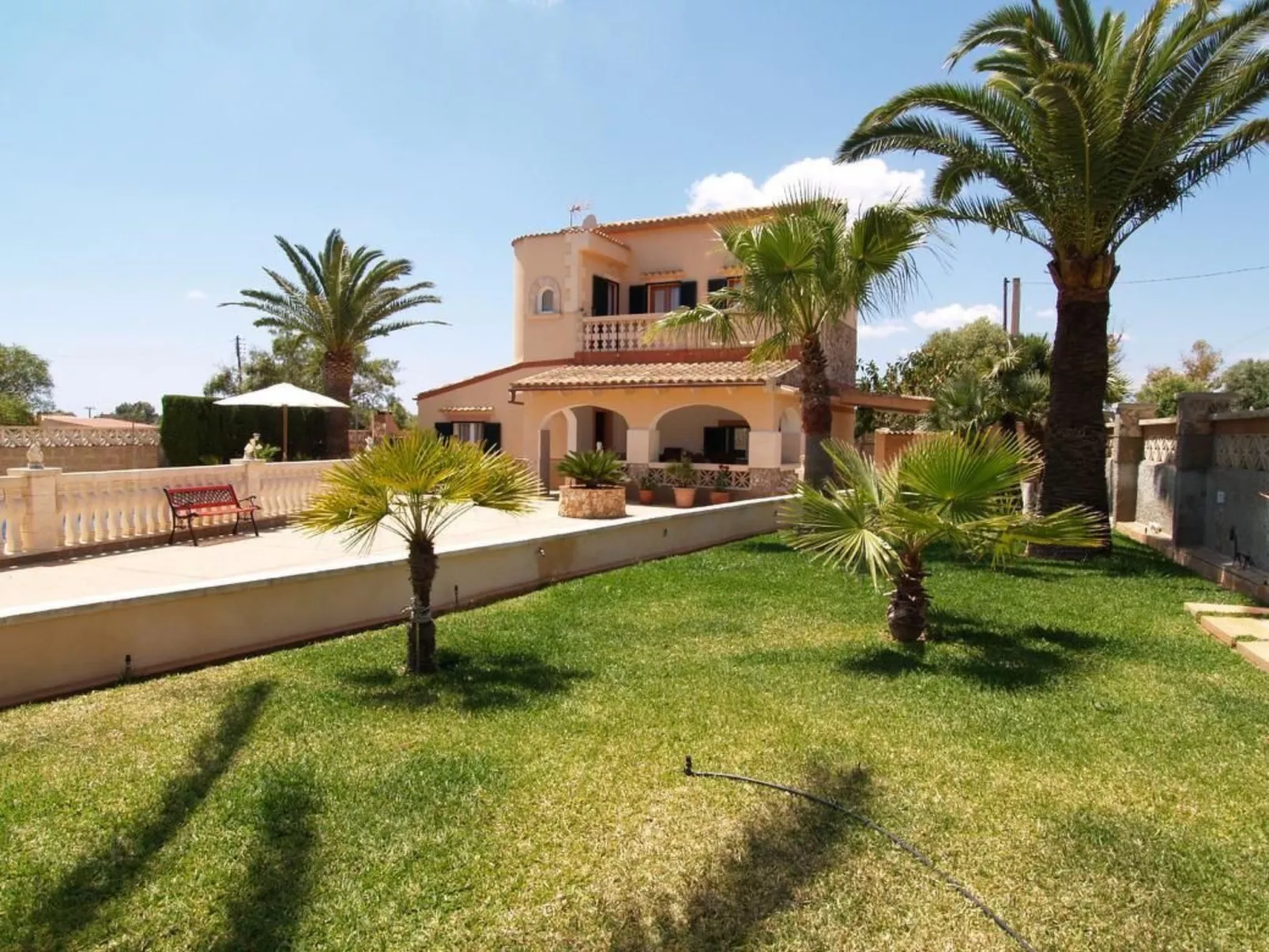 "Villa Lopez-Draußen