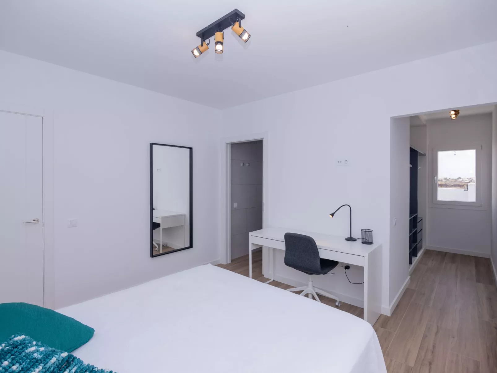 Modernes und helles Ferienhaus direkt am Meer, mit zwei großen Terrassen, Garte-Drinnen