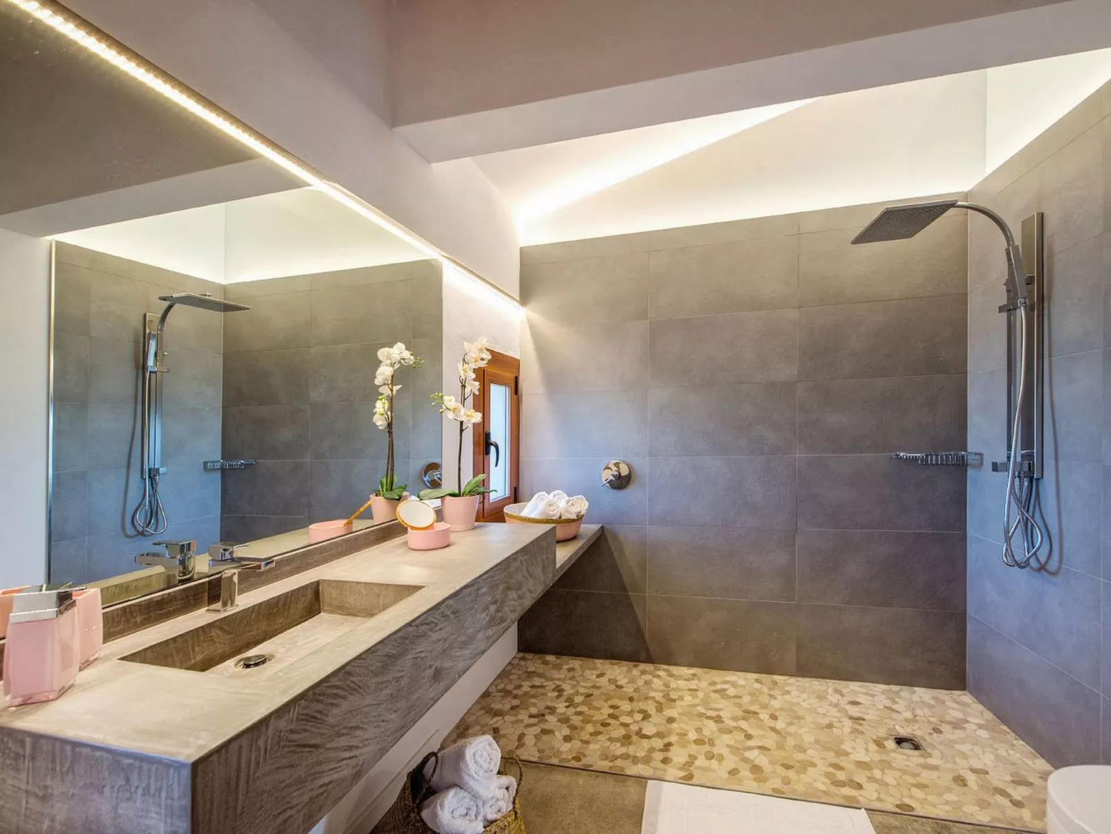 Luxuriöse Finca im modernen Stil mit Pool und Klimaanlage-Image-tags.info