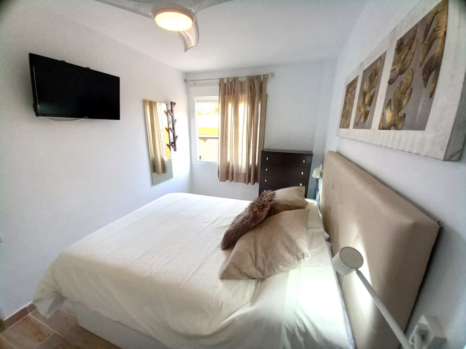 "Lagos de Miramar Deluxe-Drinnen