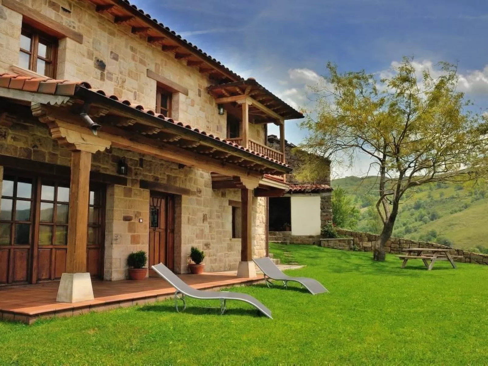 Fachwerkhaus mit Garten-Image-tags.info