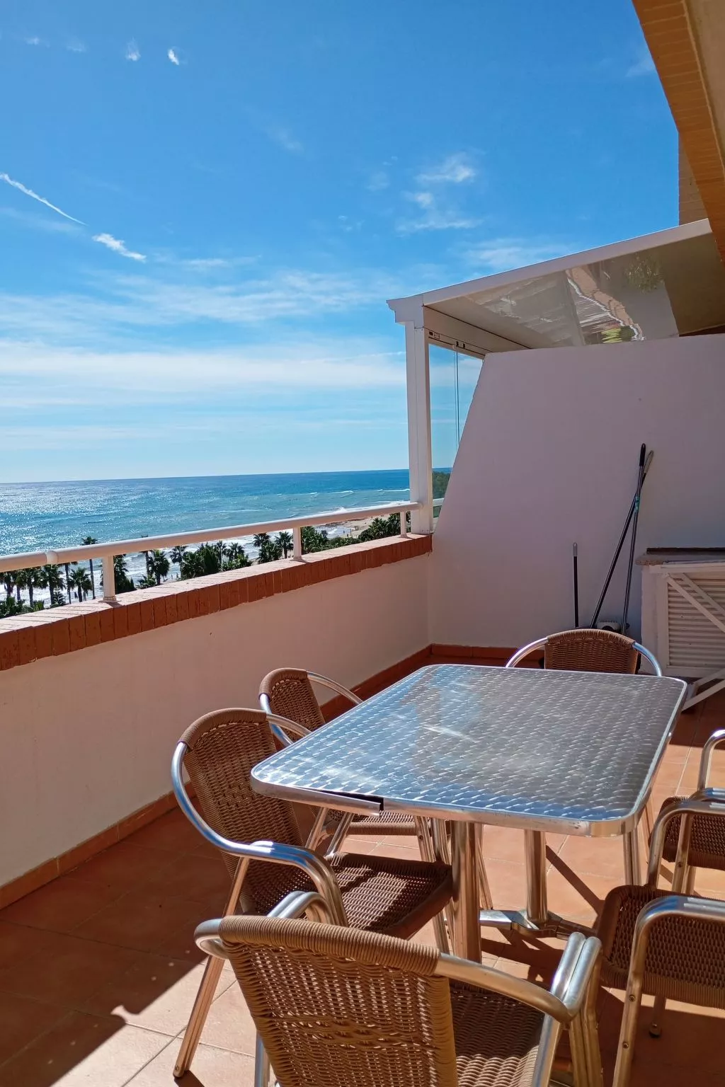 Drei-Schlafzimmer-Wohnung mit Blick auf das Meer-Image-tags.info