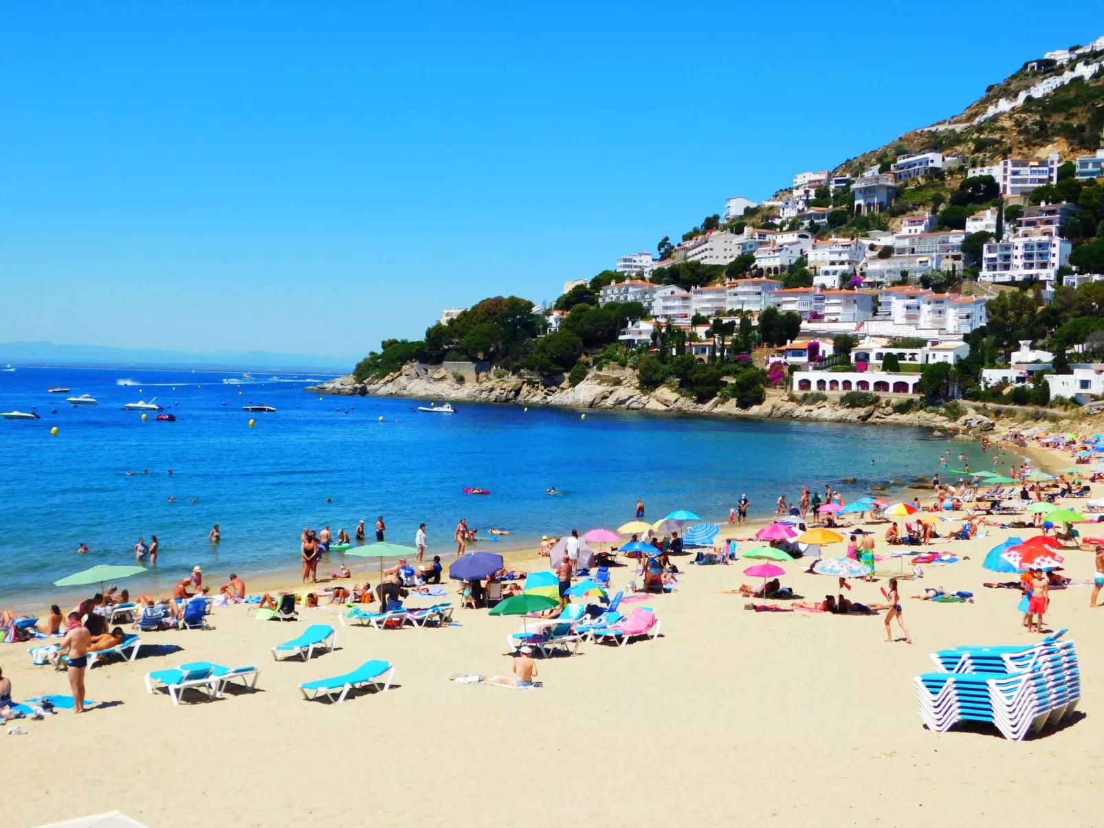 Wunderschönes Ferienhaus in Roses mit Großer Terrasse-Image-tags.info