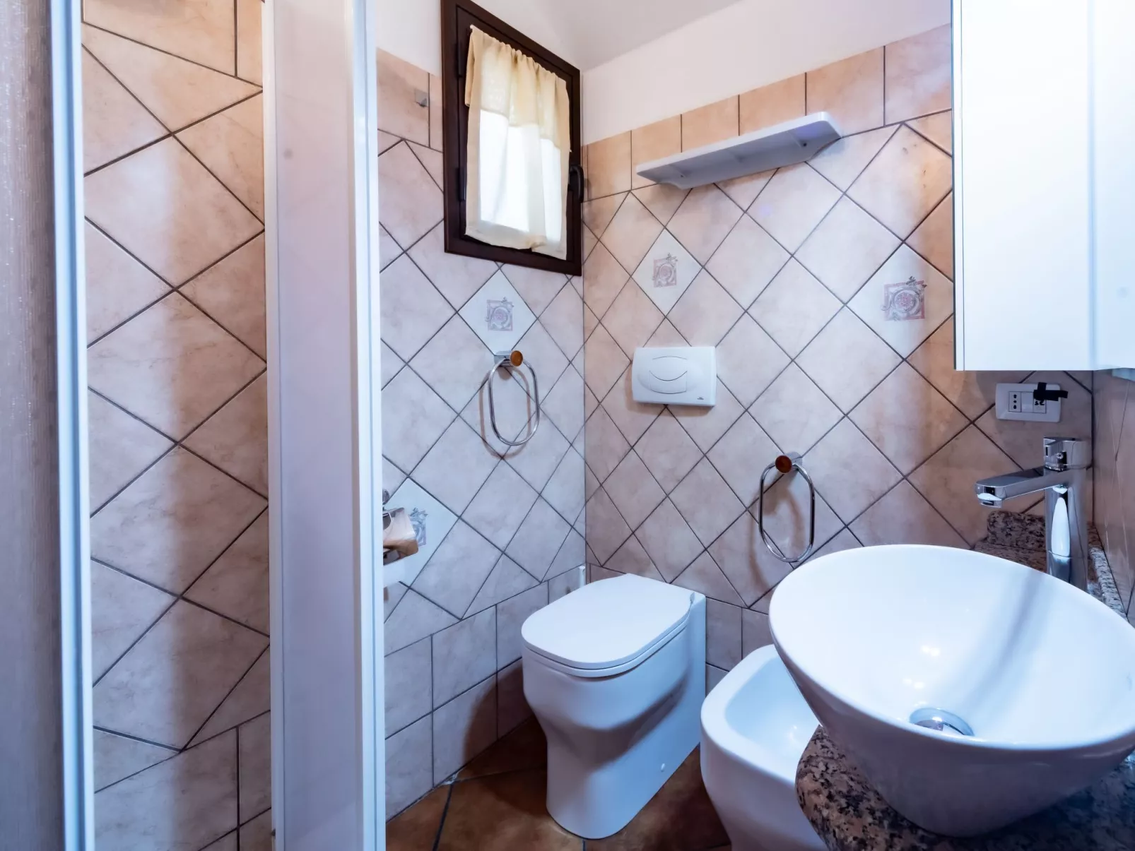 Haus in Costa Rei mit Terrasse, Garten und Grill-Dedans