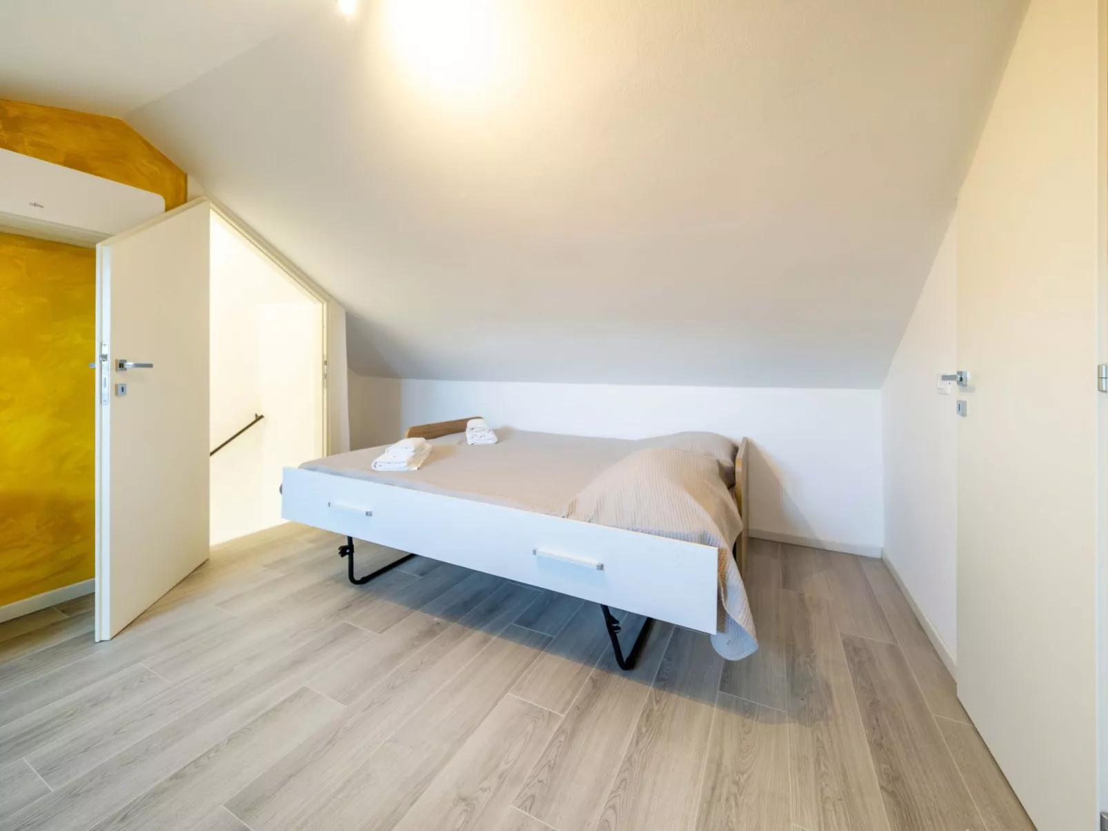 Privater Pool und herrlicher Seeblick-Drinnen