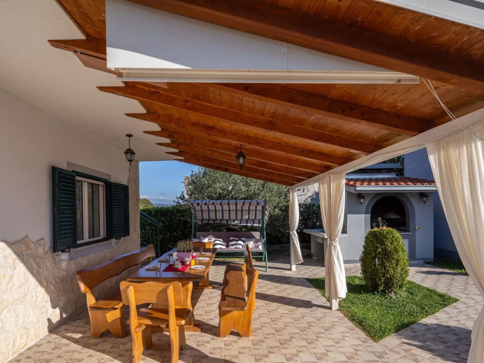 Villa Mirkov San-Dehors