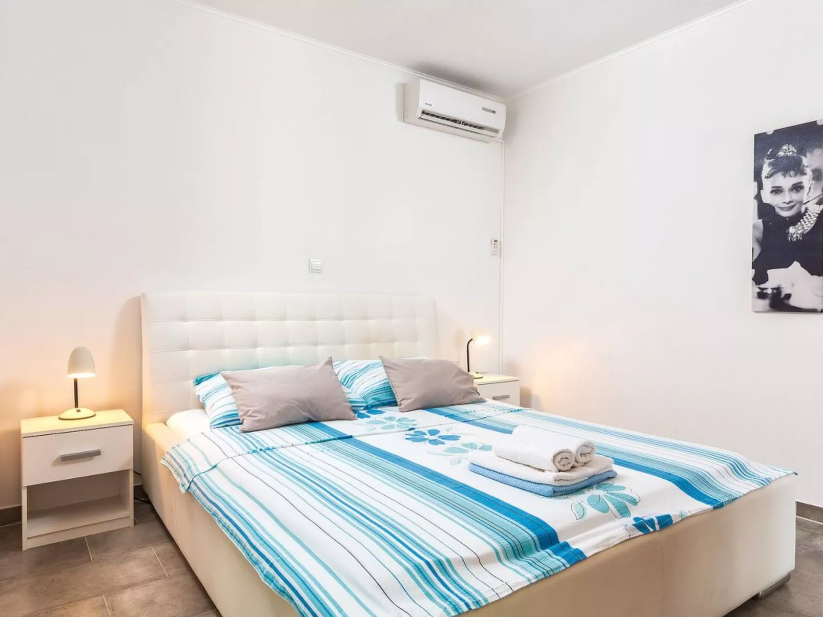 Marica - Ankica-Dedans