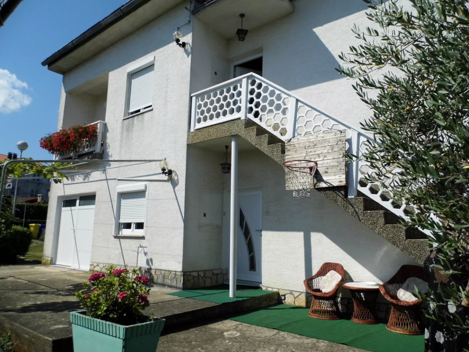 Schöne, gemütliche Ferienwohnung "Mira B" mit Garten-Draußen