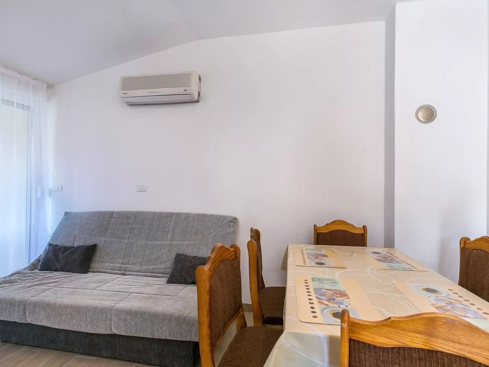 Für 5 Personen ca. 50 m&sup2; in Medulin, Istrien (Medulin und Umgebung)-Dedans