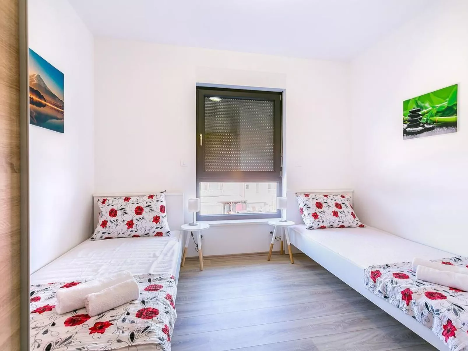 Wohnung "Nevia 6" mit Blick auf das Wasser-Dedans