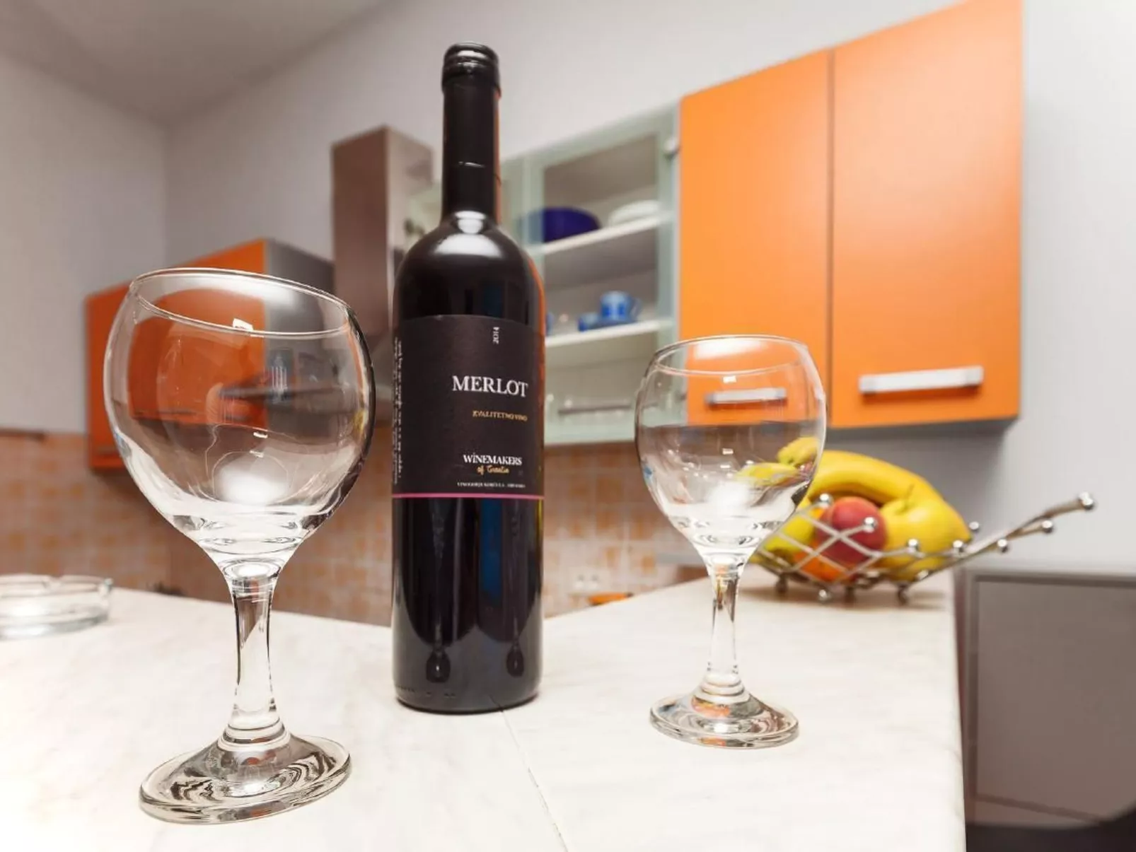 Mit Jacuzzi in Villa mit Parkplatz-Drinnen