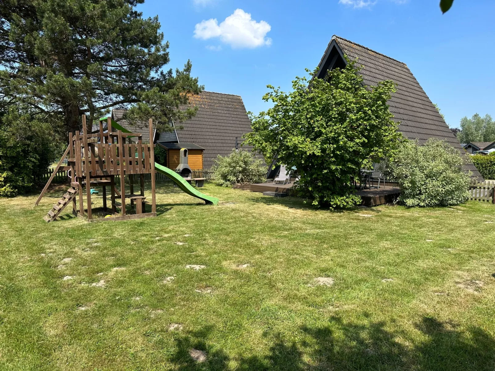 Mit Garten, Grill und Terrasse - Outside