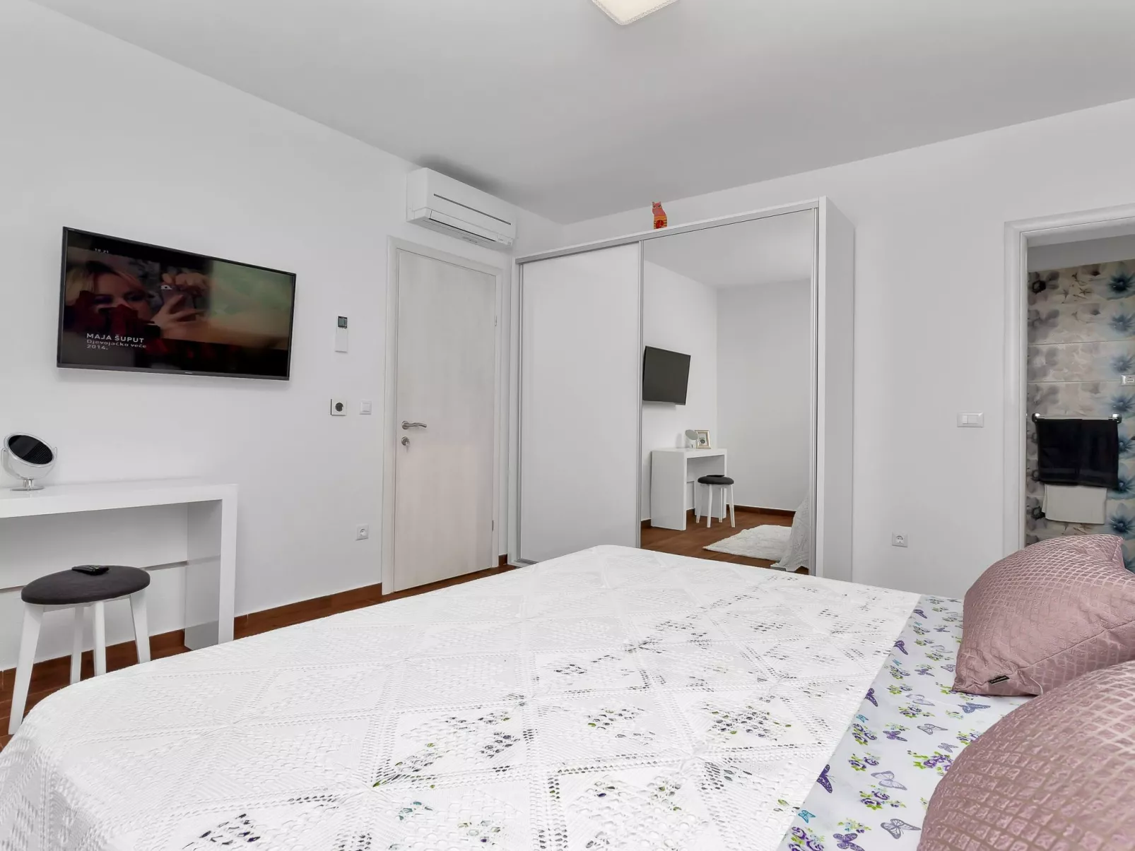 Villa mit beheiztem Pool und fünf Schlafzimmer-Dedans