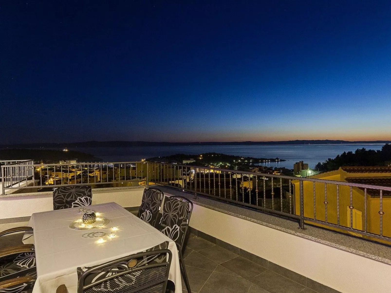 Penthousewohnung mit Whirlpool und Meerblick-Outside