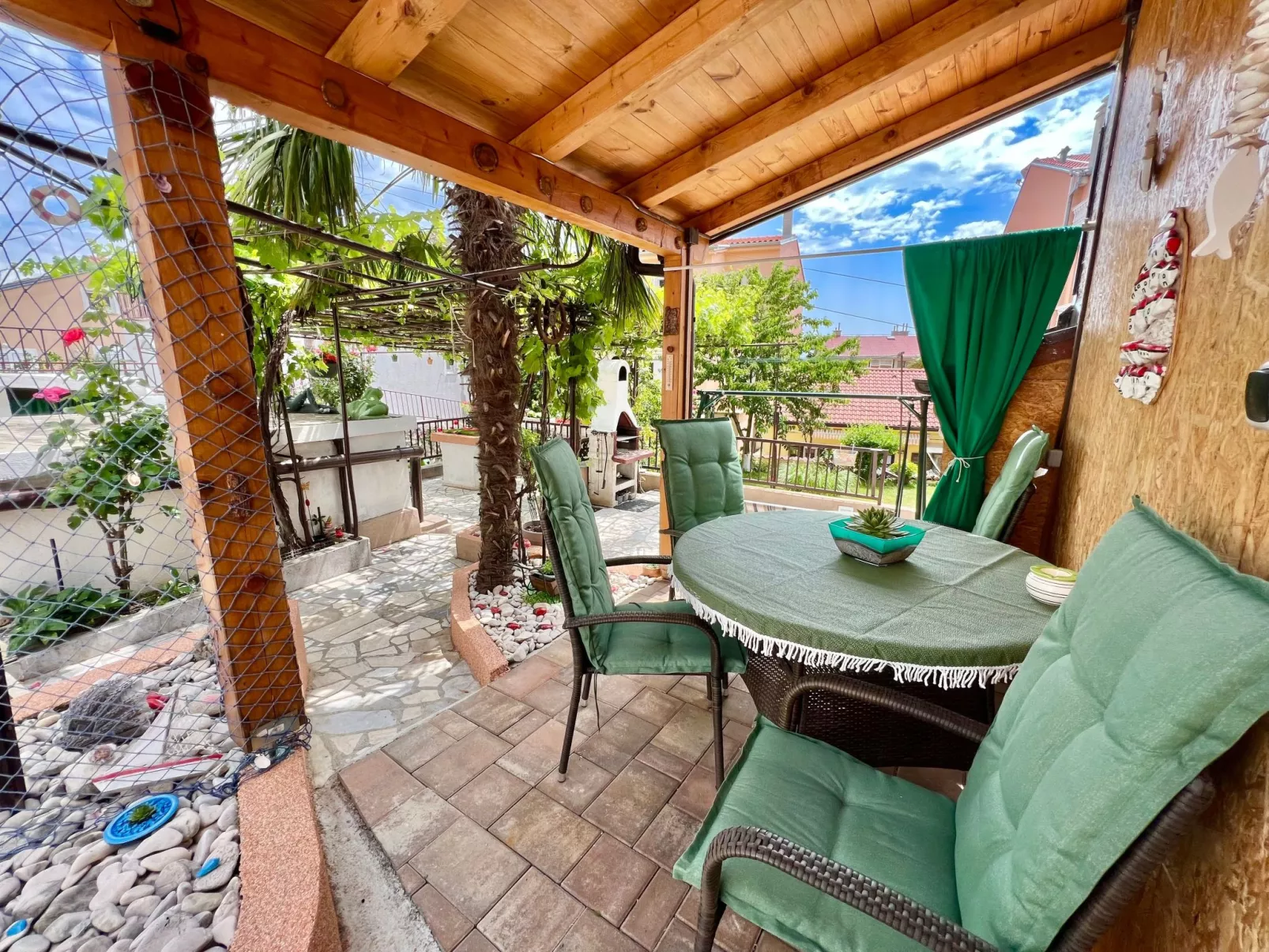 Mit eigenem Garten und Grill-Dehors