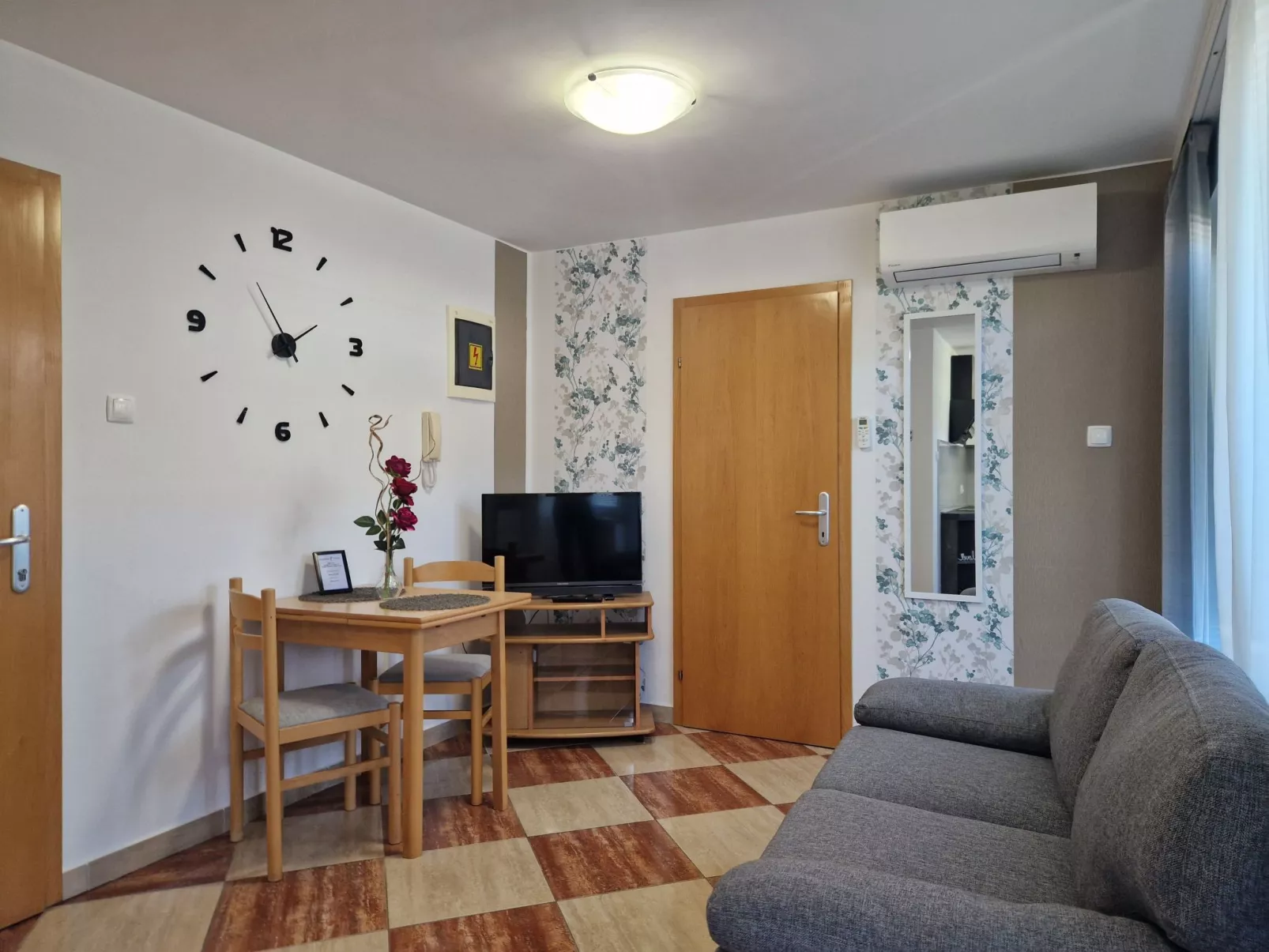 Modern eingerichtete Apartment ideal für junge Paaren im Zentrum von Baska-Image-tags.info