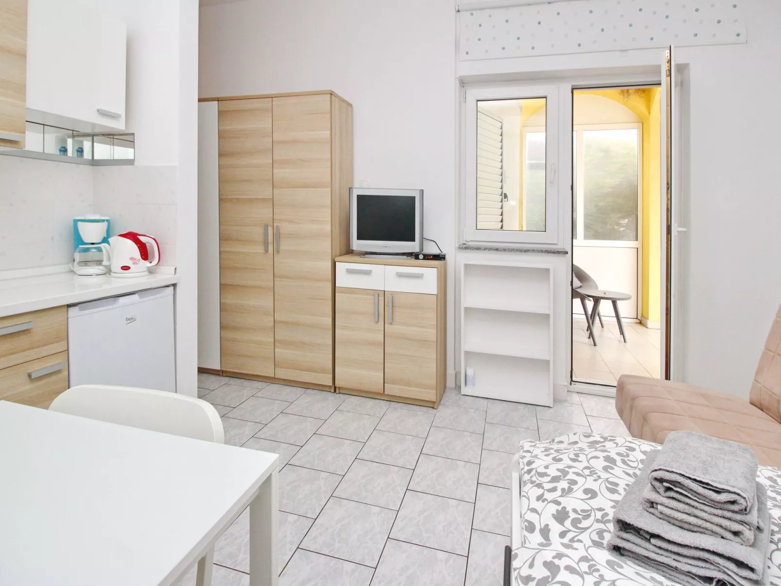 In Baška mit Eigener Terrasse-Dedans