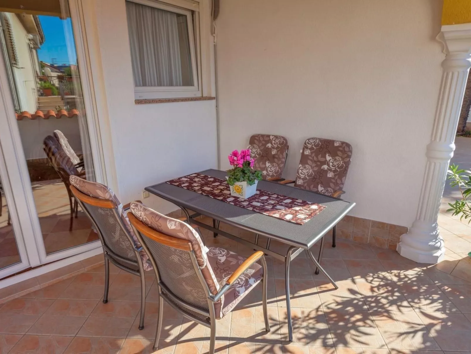 Wohnung mit Balkon und Meerblick-Outside