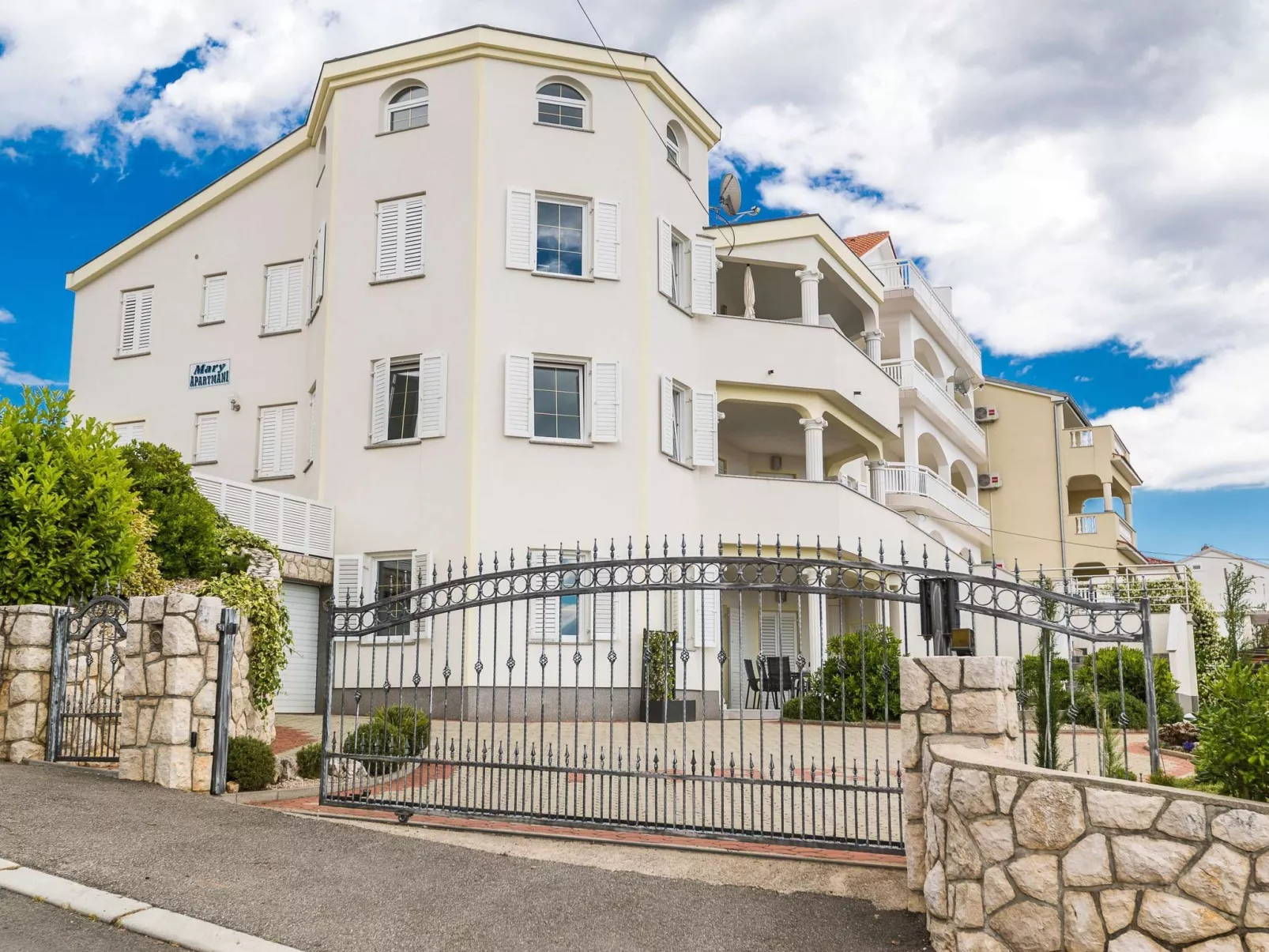 Wohnung mit großer Terasse-Outside