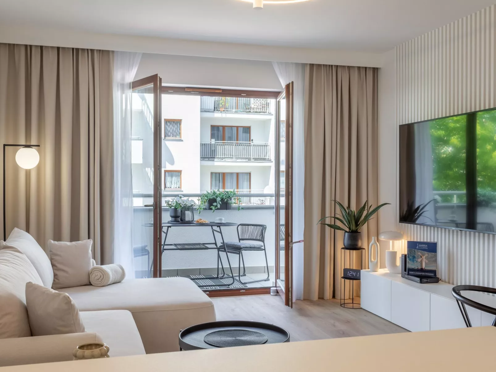 White Space am Meer-Drinnen