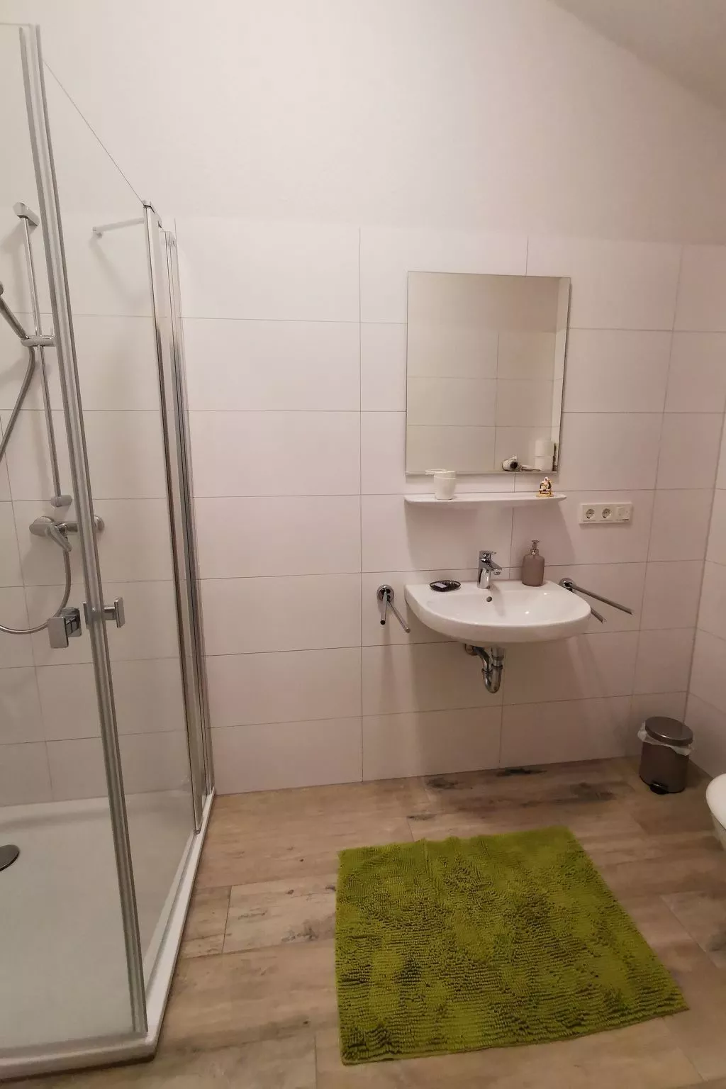 G9 eingezäuntes Haus in Randlage mit Weitblick - Drinnen