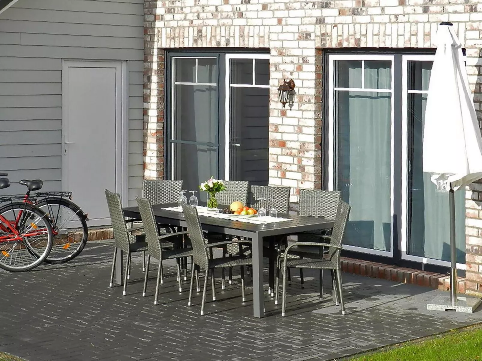 In Burhave mit Großer Terrasse-Outside